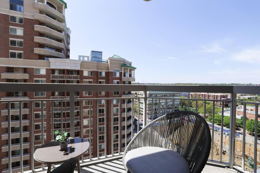 Bright Apartment Walk To Ballston Metro Arlington Exterior foto